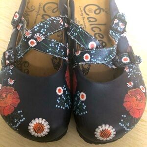 Very Nice Floral Calceo Clogs